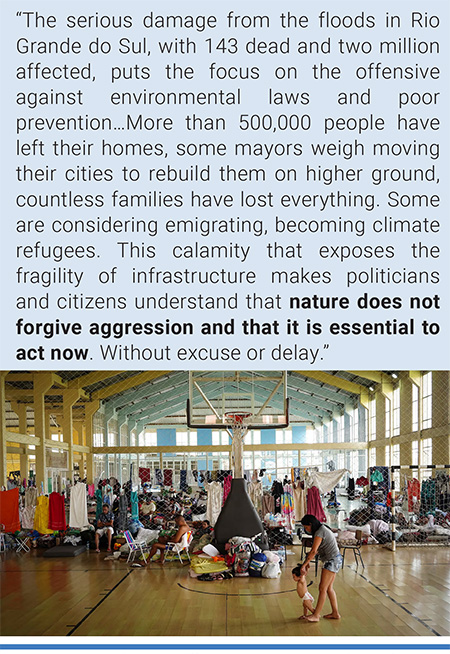 Inhabitants of Canoas, Brazil in a gym converted into a shelter, on May 8. Photo: Carlos Macedo/AP.